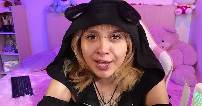 NekoWaifu online show from March 1, 2026, 1:24 pm