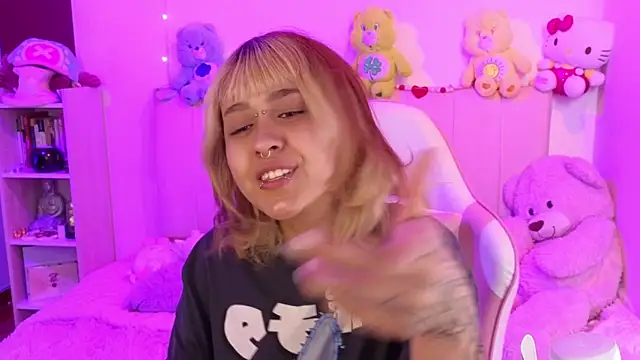 NekoWaifu online show from March 6, 2026, 2:13 pm