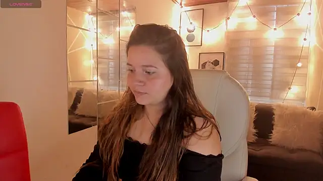 Snapshot of sophiee09_ chatting on November 19, 2025, 1:33 pm sophiee09 online show from November 19, 2025, 1:33 pm