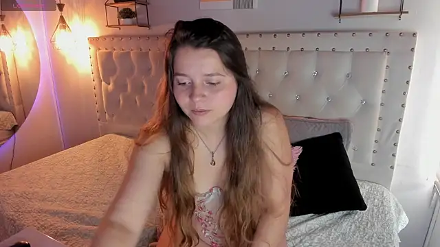 Snapshot of sophiee09_ chatting on December 2, 2025, 1:28 pm sophiee09 online show from December 2, 2025, 1:28 pm