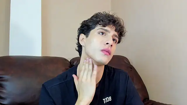 Snapshot of Xam_Collen chatting on November 19, 2025, 3:23 pm Xam Collen online show from November 19, 2025, 3:23 pm