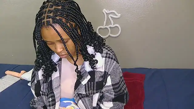 Serafynn online show from November 17, 2025, 12:16 am