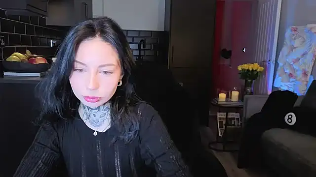 jeans-and-peach online show from October 4, 2025, 3:59 am