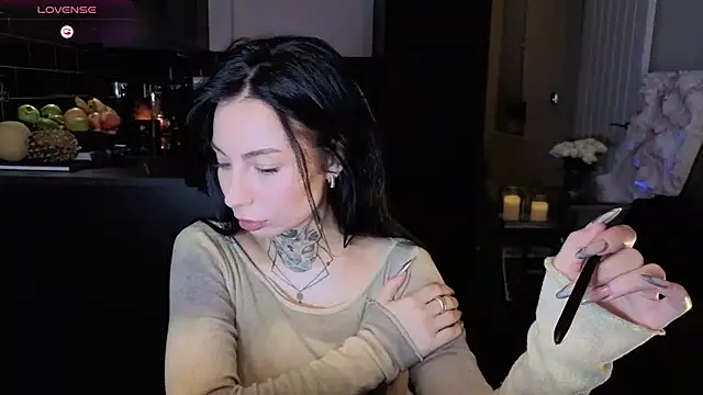 jeans-and-peach online show from October 26, 2025, 1:55 am