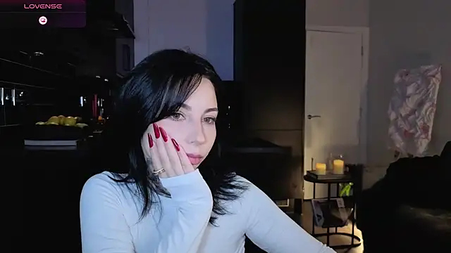 jeans-and-peach online show from December 14, 2025, 5:51 pm