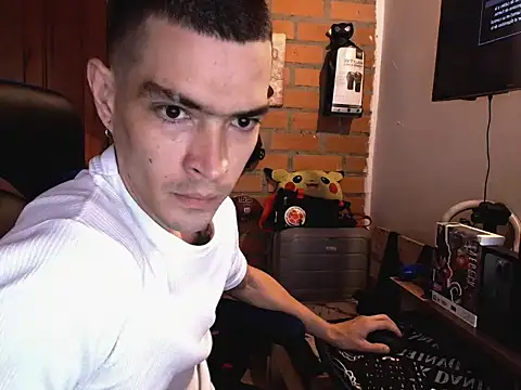 Travis R online show from October 27, 2025, 1:37 pm