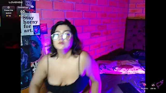 Snapshot of Roxy_f_w chatting on January 6, 2026, 10:12 pm Roxy f w online show from January 6, 2026, 10:12 pm