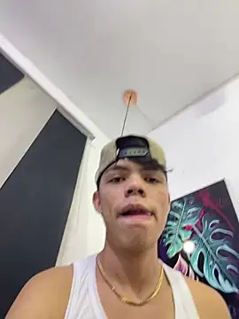 Snapshot of Zacktorres_ chatting on July 13, 2026, 12:57 am Zacktorres online show from July 13, 2026, 12:57 am