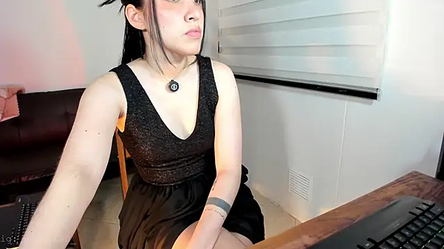 SarahCastillo  online show from January 7, 2026, 7:44 am