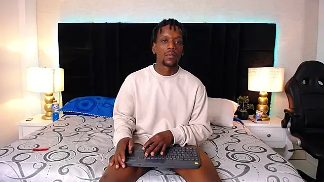 Snapshot of SkylerBigxxx chatting on May 7, 2026, 4:40 am SkylerBigxxx online show from May 7, 2026, 4:40 am