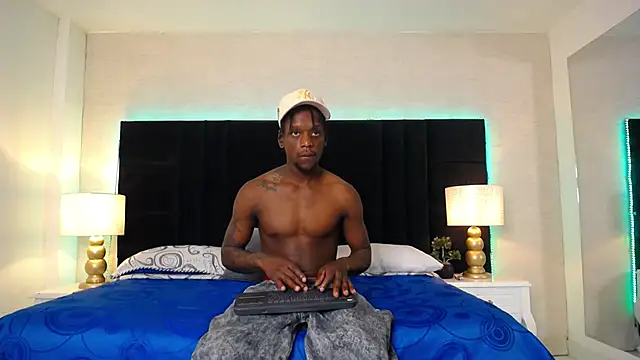 Snapshot of SkylerBigxxx chatting on May 10, 2026, 4:28 am SkylerBigxxx online show from May 10, 2026, 4:28 am