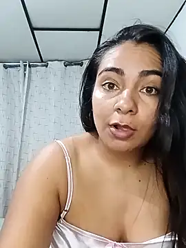 Snapshot of Nicol_J chatting on September 18, 2025, 2:57 am Nicol J online show from September 18, 2025, 2:57 am