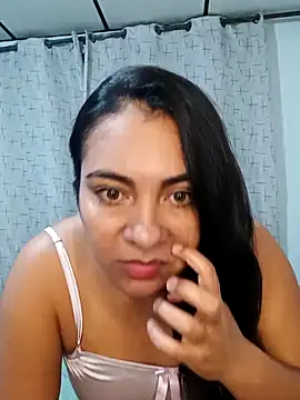 Snapshot of Nicol_J chatting on October 15, 2025, 4:01 am Nicol J online show from October 15, 2025, 4:01 am