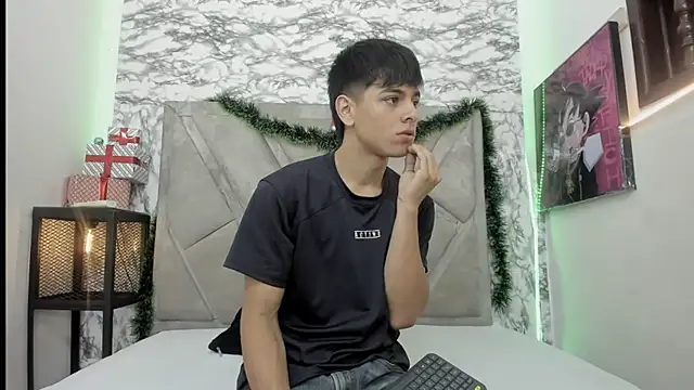 Logan Jhonson online show from December 14, 2025, 8:24 pm