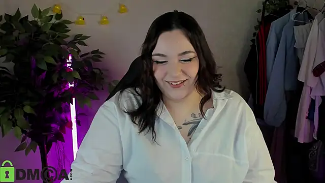 Mia R0ss online show from February 4, 2026, 11:42 pm