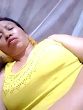 Snapshot of donna-bae chatting on April 11, 2026, 10:03 pm donna-bae online show from April 11, 2026, 10:03 pm