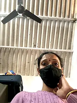 sweetreddy-02 online show from December 3, 2025, 8:23 am