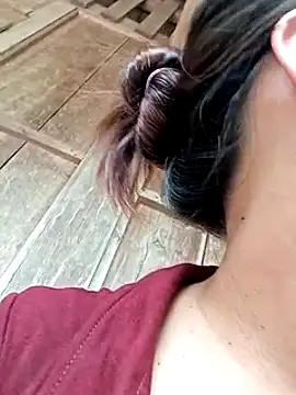 emly-xinh18 online show from September 22, 2025, 3:41 am