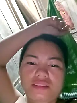 emly-xinh18 online show from September 24, 2025, 12:08 pm