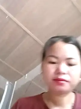 emly-xinh18 online show from November 12, 2025, 1:39 am