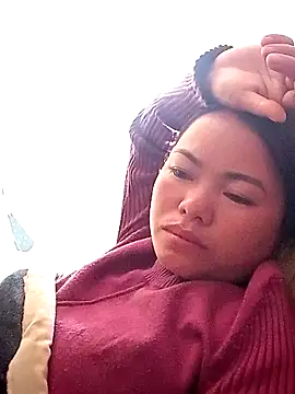 emly-xinh18 online show from November 21, 2025, 7:29 am