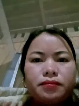 emly-xinh18 online show from November 27, 2025, 1:35 pm