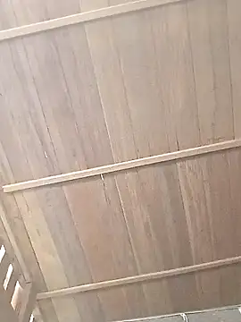 emly-xinh18 online show from December 1, 2025, 2:27 am