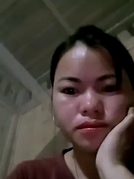 emly-xinh18 online show from December 4, 2025, 11:02 pm