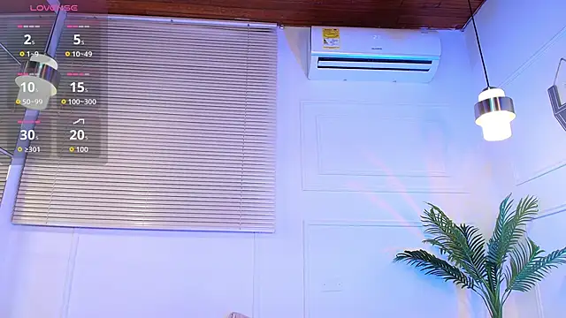 Snapshot of alessia_moon1 chatting on November 8, 2025, 12:38 pm alessia moon1 online show from November 8, 2025, 12:38 pm