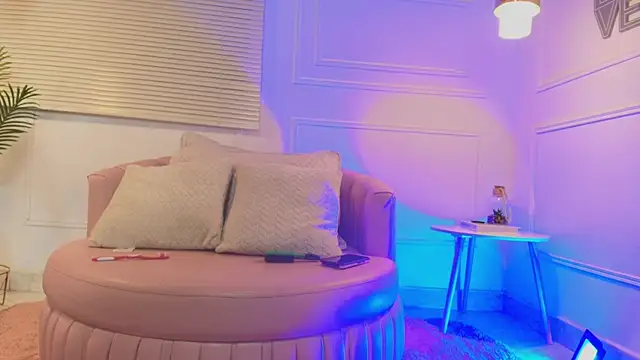 Snapshot of alessia_moon1 chatting on November 14, 2025, 12:15 pm alessia moon1 online show from November 14, 2025, 12:15 pm