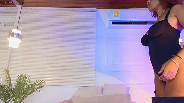 Snapshot of alessia_moon1 chatting on November 21, 2025, 12:48 pm alessia moon1 online show from November 21, 2025, 12:48 pm