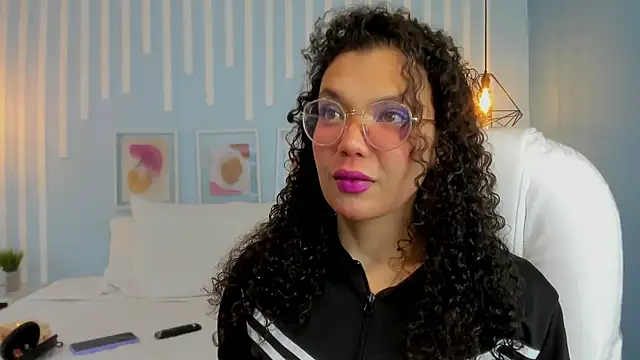 SweetStarr  online show from October 2, 2025, 1:07 pm