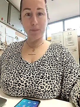 bichota85 online show from February 10, 2026, 12:31 pm