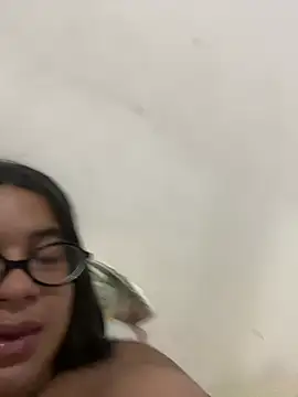 ursinha999 online show from February 25, 2026, 4:11 am