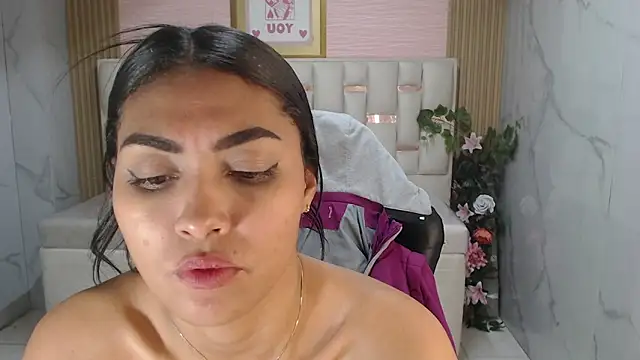 lissandra s online show from November 29, 2025, 9:34 am