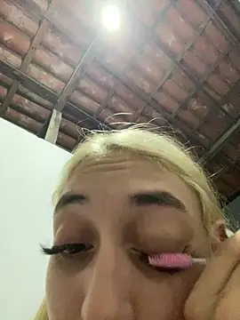 loirinhaaa online show from April 16, 2026, 11:51 pm