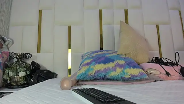 mia vy online show from March 23, 2026, 2:59 am
