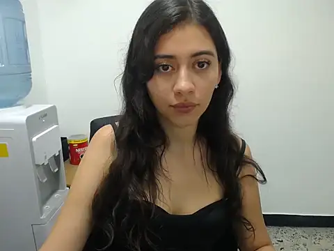 Snapshot of Alice-08 chatting on May 4, 2026, 9:33 pm Alice-08 online show from May 4, 2026, 9:33 pm