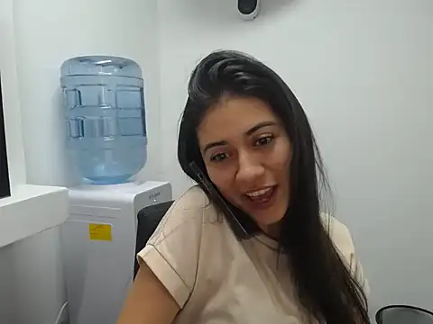 Snapshot of Alice-08 chatting on May 7, 2026, 8:25 pm Alice-08 online show from May 7, 2026, 8:25 pm