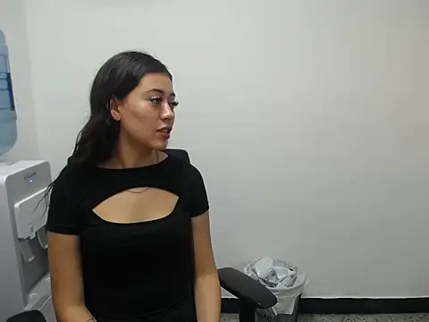 Snapshot of Alice-08 chatting on May 9, 2026, 2:44 pm Alice-08 online show from May 9, 2026, 2:44 pm
