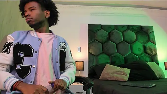 Snapshot of AllexJacob chatting on February 7, 2026, 1:04 pm AllexJacob online show from February 7, 2026, 1:04 pm