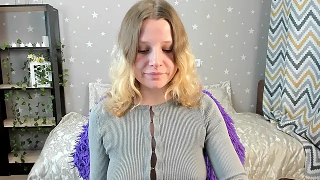  Velvet peach  online show from December 18, 2025, 11:16 am