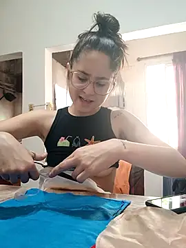 linameii online show from November 19, 2025, 4:29 pm