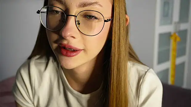 Snapshot of blissence chatting on November 7, 2025, 3:34 pm blissence online show from November 7, 2025, 3:34 pm