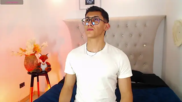 Snapshot of SalvadorFit chatting on September 22, 2025, 8:22 pm SalvadorFit online show from September 22, 2025, 8:22 pm