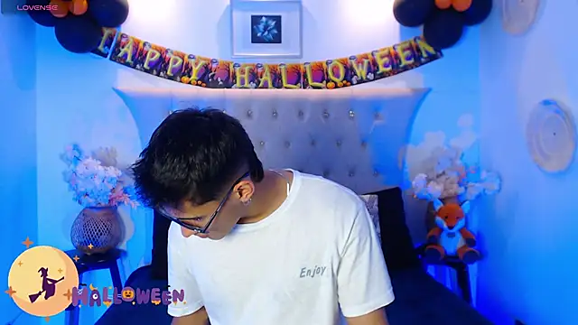 Snapshot of SalvadorFit chatting on October 26, 2025, 8:37 pm SalvadorFit online show from October 26, 2025, 8:37 pm