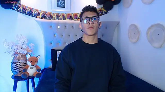 Snapshot of SalvadorFit chatting on October 28, 2025, 8:22 pm SalvadorFit online show from October 28, 2025, 8:22 pm