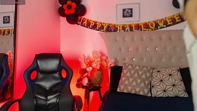 Snapshot of SalvadorFit chatting on October 29, 2025, 8:32 pm SalvadorFit online show from October 29, 2025, 8:32 pm