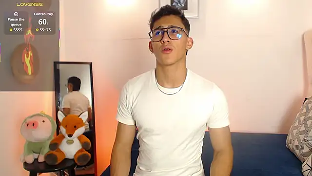 Snapshot of SalvadorFit chatting on November 10, 2025, 8:08 pm SalvadorFit online show from November 10, 2025, 8:08 pm