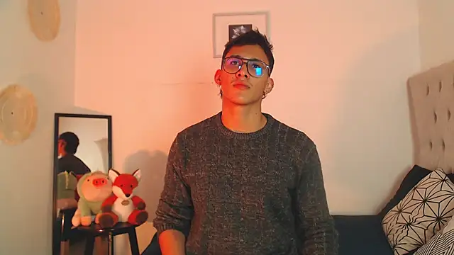 Snapshot of SalvadorFit chatting on November 11, 2025, 8:53 pm SalvadorFit online show from November 11, 2025, 8:53 pm